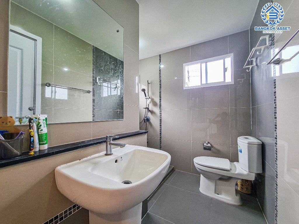 *****บ้านแฝดมือสอง โครงการ เดอะ แพลนท์ พหลโยธิน-รังสิต หลังมุม เนื้อที่กว้าง 44.10 ตร.ว. ฟังก์ชัน 3 ห้องนอน 2 ห้องน้ำ 2 ที่จอดรถ ข้างบ้านมีพื้นที่กว้าง ต่อเติมครัวพร้อมใช้งาน โครงการบนทำเลดี เชื่อมต่อถนนคลองหลวง ถนนรังสิต-รังสิต ถนนพหลโยธิน ใกล้ฟิวเจอร์พาร์ครังสิต