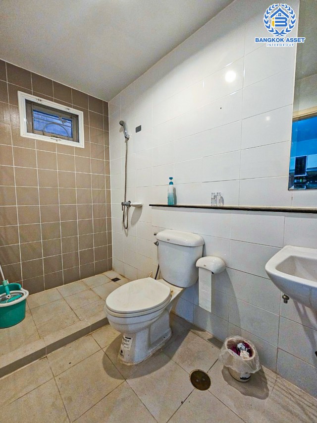 *****ทาวน์เฮ้าส์มือสองนนทบุรี โครงการ อารียา เดอะวิลเลจ บางกรวย-กรุงเทพ เนื้อที่กว้าง 30 ตร.ว. ฟังก์ชัน 3 ห้องนอน 2 ห้องน้ำ 2 ที่จอดรถ บ้านสภาพสวย น่าอยู่ บนทำเลแห่งการเดินทาง เชื่อมต่อถนนกาญจนาภิเษก ใกล้รถไฟฟ้าสายสีม่วง "สถานีคลองบางไผ่" และจุดขึ้นทางด่วน "ศรีรัช"