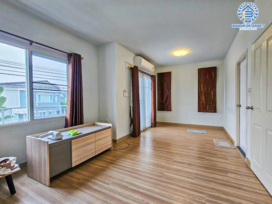 *****ทาวน์เฮ้าส์มือสองนนทบุรี โครงการ อารียา เดอะวิลเลจ บางกรวย-กรุงเทพ เนื้อที่กว้าง 30 ตร.ว. ฟังก์ชัน 3 ห้องนอน 2 ห้องน้ำ 2 ที่จอดรถ บ้านสภาพสวย น่าอยู่ บนทำเลแห่งการเดินทาง เชื่อมต่อถนนกาญจนาภิเษก ใกล้รถไฟฟ้าสายสีม่วง "สถานีคลองบางไผ่" และจุดขึ้นทางด่วน "ศรีรัช"