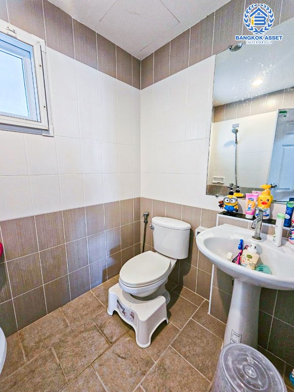 *****บ้านเดี่ยวมือสอง โครงการ คุณาภัทร6 กาญจนาภิเษก หลังมุม เนื้อที่ 52.40 ตร.ว. ฟังก์ชัน 3 ห้องนอน 3 ห้องน้ำ 2 ที่จอดรถ บ้านสวย ภายในตกแต่งโมเดิร์น พร้อมเข้าอยู่ บนทำเลเดินทางสะดวก เชื่อมต่อถนนบ้านกล้วย-ไทรน้อย ถนนกาญจนาภิเษก ใกล้รถไฟฟ้าสายสีม่วง "สถานีคลองบางไผ่" และจุดขึ้นทางด่วน "ศรีรัช"