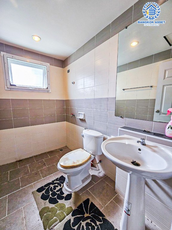 *****บ้านเดี่ยวมือสอง โครงการ คุณาภัทร6 กาญจนาภิเษก หลังมุม เนื้อที่ 52.40 ตร.ว. ฟังก์ชัน 3 ห้องนอน 3 ห้องน้ำ 2 ที่จอดรถ บ้านสวย ภายในตกแต่งโมเดิร์น พร้อมเข้าอยู่ บนทำเลเดินทางสะดวก เชื่อมต่อถนนบ้านกล้วย-ไทรน้อย ถนนกาญจนาภิเษก ใกล้รถไฟฟ้าสายสีม่วง "สถานีคลองบางไผ่" และจุดขึ้นทางด่วน "ศรีรัช"