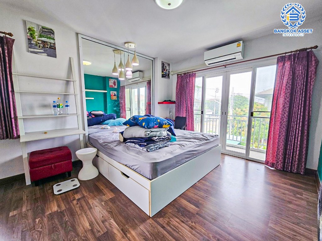 *****บ้านเดี่ยวมือสอง โครงการ คุณาภัทร6 กาญจนาภิเษก หลังมุม เนื้อที่ 52.40 ตร.ว. ฟังก์ชัน 3 ห้องนอน 3 ห้องน้ำ 2 ที่จอดรถ บ้านสวย ภายในตกแต่งโมเดิร์น พร้อมเข้าอยู่ บนทำเลเดินทางสะดวก เชื่อมต่อถนนบ้านกล้วย-ไทรน้อย ถนนกาญจนาภิเษก ใกล้รถไฟฟ้าสายสีม่วง "สถานีคลองบางไผ่" และจุดขึ้นทางด่วน "ศรีรัช"