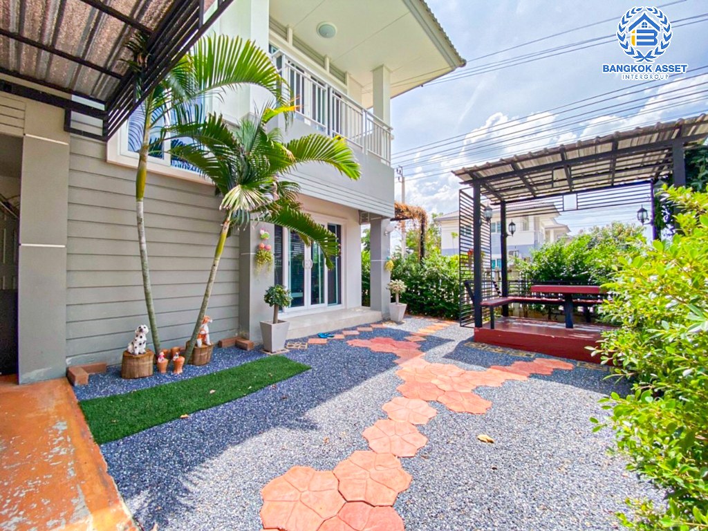 *****บ้านเดี่ยวมือสอง โครงการ คุณาภัทร6 กาญจนาภิเษก หลังมุม เนื้อที่ 52.40 ตร.ว. ฟังก์ชัน 3 ห้องนอน 3 ห้องน้ำ 2 ที่จอดรถ บ้านสวย ภายในตกแต่งโมเดิร์น พร้อมเข้าอยู่ บนทำเลเดินทางสะดวก เชื่อมต่อถนนบ้านกล้วย-ไทรน้อย ถนนกาญจนาภิเษก ใกล้รถไฟฟ้าสายสีม่วง "สถานีคลองบางไผ่" และจุดขึ้นทางด่วน "ศรีรัช"