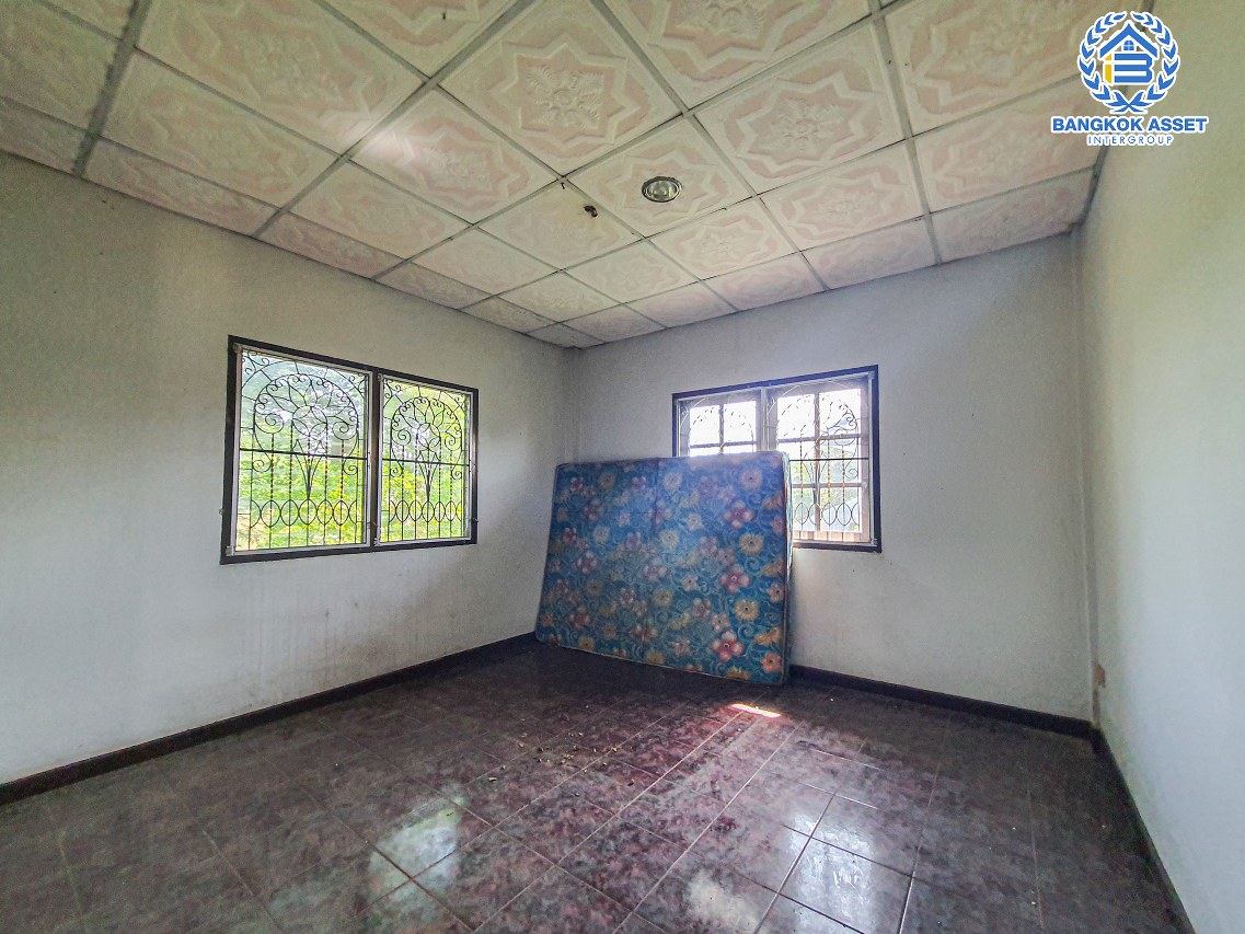 *****บ้านเดี่ยวมือสองปทุมธานี หมู่บ้าน เคียงคลอง2 ธัญบุรี-ปทุมธานี เนื้อที่กว้างมากถึง 80 ตร.ว. ฟังก์ชัน 3 ห้องนอน 2 ห้องน้ำ 1 ที่จอดรถ บ้านสภาพสวย มีเนื้อที่ข้างบ้านปลูกห้องเพิ่มได้หลายห้อง บนทำเลเดินทางเข้าเมืองก็ง่าย ออกต่างจังหวัดก็สะดวก เชื่อมต่อถนนรังสิต-นครนายก จองเลย!