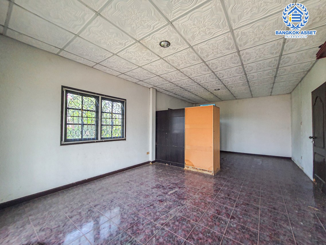 *****บ้านเดี่ยวมือสองปทุมธานี หมู่บ้าน เคียงคลอง2 ธัญบุรี-ปทุมธานี เนื้อที่กว้างมากถึง 80 ตร.ว. ฟังก์ชัน 3 ห้องนอน 2 ห้องน้ำ 1 ที่จอดรถ บ้านสภาพสวย มีเนื้อที่ข้างบ้านปลูกห้องเพิ่มได้หลายห้อง บนทำเลเดินทางเข้าเมืองก็ง่าย ออกต่างจังหวัดก็สะดวก เชื่อมต่อถนนรังสิต-นครนายก จองเลย!