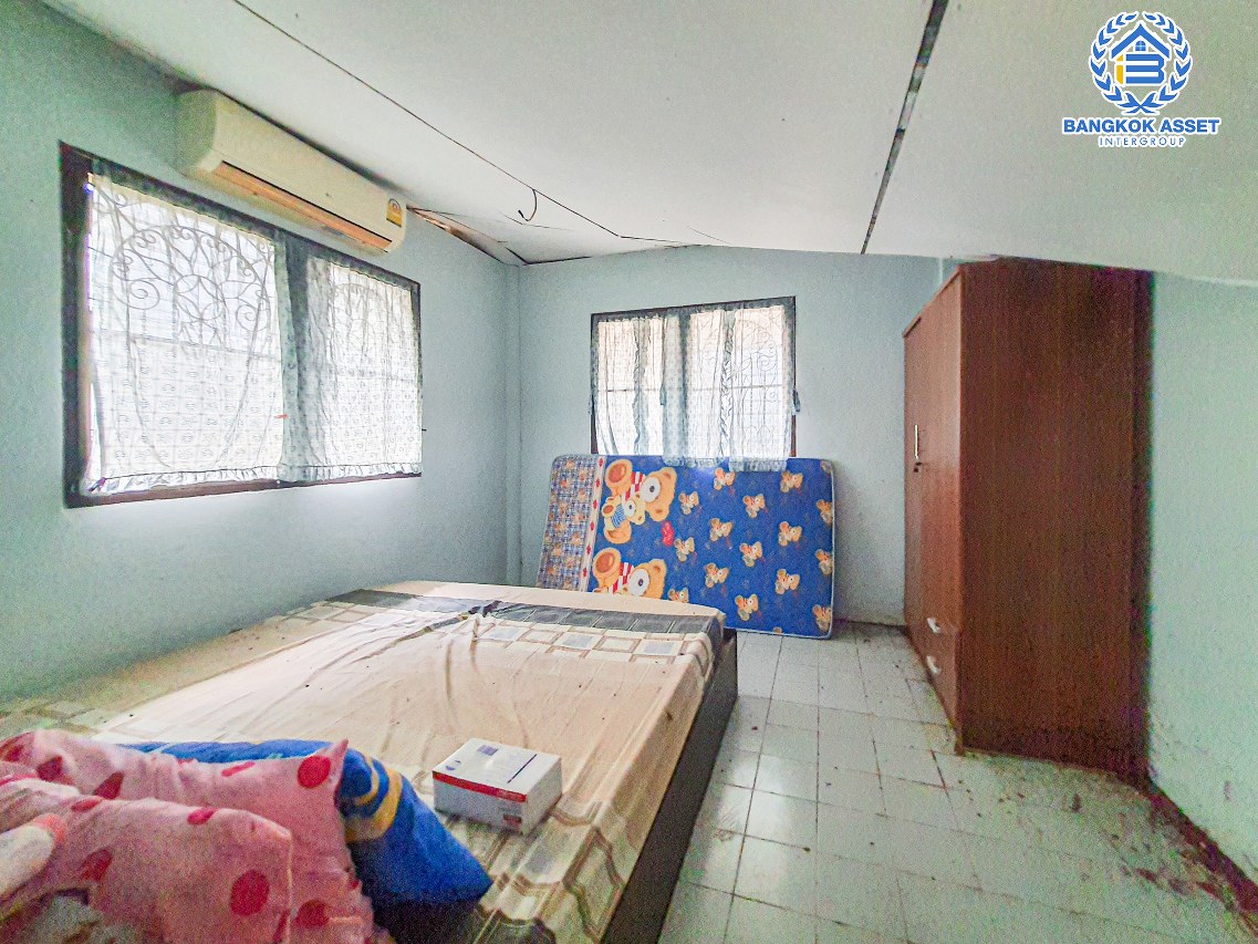 *****บ้านเดี่ยวมือสองปทุมธานี หมู่บ้าน เคียงคลอง2 ธัญบุรี-ปทุมธานี เนื้อที่กว้างมากถึง 80 ตร.ว. ฟังก์ชัน 3 ห้องนอน 2 ห้องน้ำ 1 ที่จอดรถ บ้านสภาพสวย มีเนื้อที่ข้างบ้านปลูกห้องเพิ่มได้หลายห้อง บนทำเลเดินทางเข้าเมืองก็ง่าย ออกต่างจังหวัดก็สะดวก เชื่อมต่อถนนรังสิต-นครนายก จองเลย!