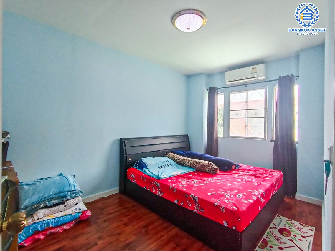 *****ทาวน์เฮ้าส์มือสองนนทบุรี โครงการ พฤกษาวิลล์33 ปิ่นเกล้า-วงแหวน เนื้อที่กว้าง 21.1 ตร.ว. ฟังก์ชัน 3 ห้องนอน 2 ห้องน้ำ 1 ที่จอดรถ บ้านพร้อมอยู่ ต่อเติมครบ บนทำเลเชื่อมต่อถนนกาญจนาภิเษก, ถนนนครอินทร์, ถนนรัตนาธิเบศร์ ใกล้รถไฟฟ้าสายสีม่วง "สถานีตลาดบางใหญ่" และทางด่วน "ศรีรัช"