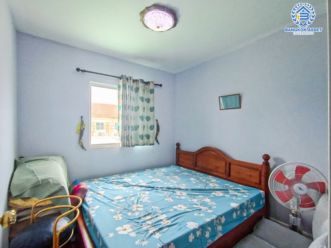 *****ทาวน์เฮ้าส์มือสองนนทบุรี โครงการ พฤกษาวิลล์33 ปิ่นเกล้า-วงแหวน เนื้อที่กว้าง 21.1 ตร.ว. ฟังก์ชัน 3 ห้องนอน 2 ห้องน้ำ 1 ที่จอดรถ บ้านพร้อมอยู่ ต่อเติมครบ บนทำเลเชื่อมต่อถนนกาญจนาภิเษก, ถนนนครอินทร์, ถนนรัตนาธิเบศร์ ใกล้รถไฟฟ้าสายสีม่วง "สถานีตลาดบางใหญ่" และทางด่วน "ศรีรัช"