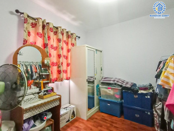 *****ทาวน์เฮ้าส์มือสองนนทบุรี โครงการ พฤกษาวิลล์33 ปิ่นเกล้า-วงแหวน เนื้อที่กว้าง 21.1 ตร.ว. ฟังก์ชัน 3 ห้องนอน 2 ห้องน้ำ 1 ที่จอดรถ บ้านพร้อมอยู่ ต่อเติมครบ บนทำเลเชื่อมต่อถนนกาญจนาภิเษก, ถนนนครอินทร์, ถนนรัตนาธิเบศร์ ใกล้รถไฟฟ้าสายสีม่วง "สถานีตลาดบางใหญ่" และทางด่วน "ศรีรัช"