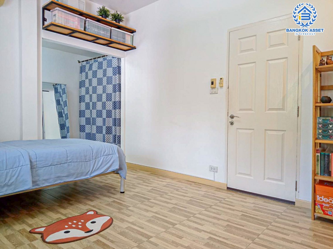 *****ทาวน์เฮ้าส์มือสองนนทบุรี โครงการ เศรณีวิลล่า บ้านกล้วย-ไทรน้อย เนื้อที่กว้างขวางถึง 31 ตร.ว. ฟังก์ชัน 3 ห้องนอน 2 ห้องน้ำ 1 ที่จอดรถ บ้านปรับปรุงใหม่สภาพดีมาก บนทำเลแห่งการเดินทาง เชื่อมต่อถนนกาญจนาภิเษก ใกล้รถไฟฟ้าสายสีม่วง "สถานีคลองบางไผ่" และทางด่วน "ศรีรัช" ในราคาสุดคุ้ม!