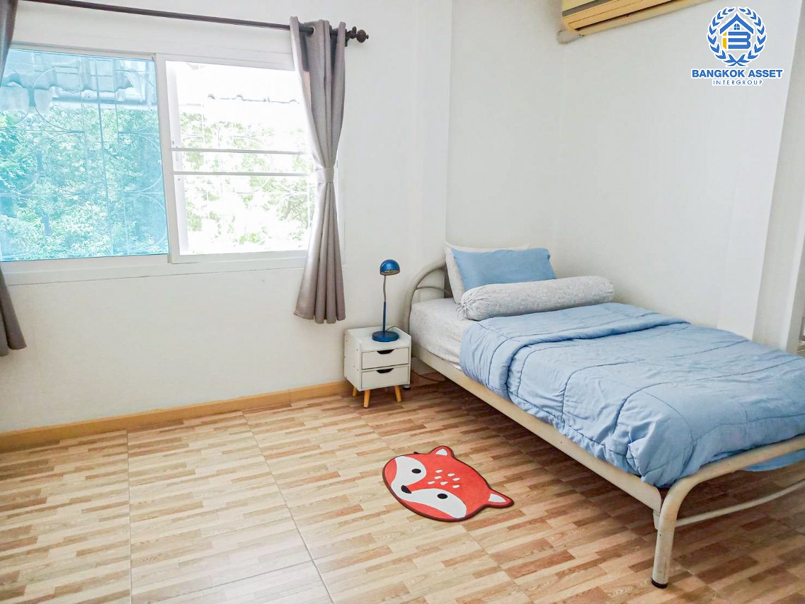 *****ทาวน์เฮ้าส์มือสองนนทบุรี โครงการ เศรณีวิลล่า บ้านกล้วย-ไทรน้อย เนื้อที่กว้างขวางถึง 31 ตร.ว. ฟังก์ชัน 3 ห้องนอน 2 ห้องน้ำ 1 ที่จอดรถ บ้านปรับปรุงใหม่สภาพดีมาก บนทำเลแห่งการเดินทาง เชื่อมต่อถนนกาญจนาภิเษก ใกล้รถไฟฟ้าสายสีม่วง "สถานีคลองบางไผ่" และทางด่วน "ศรีรัช" ในราคาสุดคุ้ม!