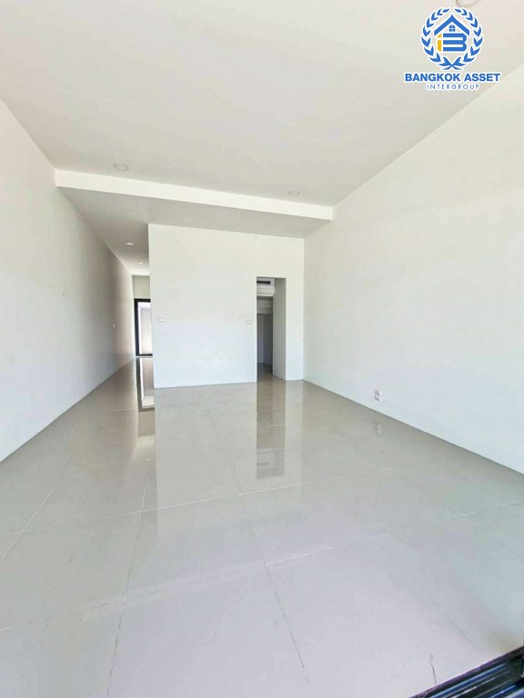 *****ทาวน์เฮ้าส์มือสอง โครงการ ธนานนท์แลนด์ ราชพฤกษ์ เนื้อที่กว้าง 16 ตร.ว. ฟังก์ชัน 2 ห้องนอน 3 ห้องน้ำ 1 ที่จอดรถ บ้านพร้อมอยู่ สภาพดีเยี่ยมเหมือนใหม่ บนทำเลเดินทางสะดวก เชื่อมต่อถนนราชพฤกษ์ ถนนติวานนท์ ถนนชัยพฤกษ์ ใกล้รถไฟฟ้าสายสีม่วง "สถานีบางรักน้อยท่าอิฐ" และจุดขึ้นทางด่วน "ศรีรัช"