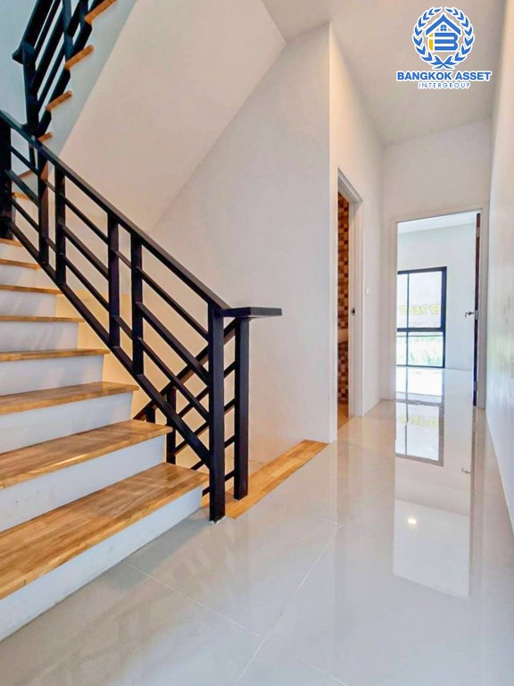 *****ทาวน์เฮ้าส์มือสอง โครงการ ธนานนท์แลนด์ ราชพฤกษ์ เนื้อที่กว้าง 16 ตร.ว. ฟังก์ชัน 2 ห้องนอน 3 ห้องน้ำ 1 ที่จอดรถ บ้านพร้อมอยู่ สภาพดีเยี่ยมเหมือนใหม่ บนทำเลเดินทางสะดวก เชื่อมต่อถนนราชพฤกษ์ ถนนติวานนท์ ถนนชัยพฤกษ์ ใกล้รถไฟฟ้าสายสีม่วง "สถานีบางรักน้อยท่าอิฐ" และจุดขึ้นทางด่วน "ศรีรัช"