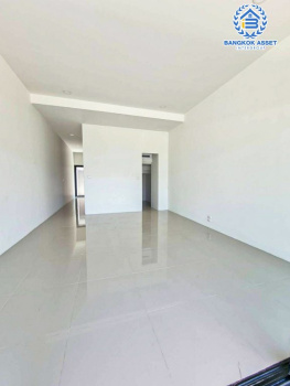 *****ทาวน์เฮ้าส์มือสอง โครงการ ธนานนท์แลนด์ ราชพฤกษ์ เนื้อที่กว้าง 16 ตร.ว. ฟังก์ชัน 2 ห้องนอน 3 ห้องน้ำ 1 ที่จอดรถ บ้านพร้อมอยู่ สภาพดีเยี่ยมเหมือนใหม่ บนทำเลเดินทางสะดวก เชื่อมต่อถนนราชพฤกษ์ ถนนติวานนท์ ถนนชัยพฤกษ์ ใกล้รถไฟฟ้าสายสีม่วง "สถานีบางรักน้อยท่าอิฐ" และจุดขึ้นทางด่วน "ศรีรัช"