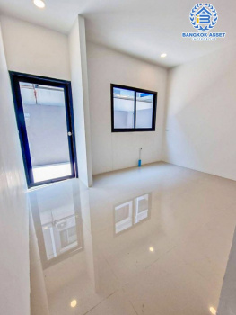 *****ทาวน์เฮ้าส์มือสอง โครงการ ธนานนท์แลนด์ ราชพฤกษ์ เนื้อที่กว้าง 16 ตร.ว. ฟังก์ชัน 2 ห้องนอน 3 ห้องน้ำ 1 ที่จอดรถ บ้านพร้อมอยู่ สภาพดีเยี่ยมเหมือนใหม่ บนทำเลเดินทางสะดวก เชื่อมต่อถนนราชพฤกษ์ ถนนติวานนท์ ถนนชัยพฤกษ์ ใกล้รถไฟฟ้าสายสีม่วง "สถานีบางรักน้อยท่าอิฐ" และจุดขึ้นทางด่วน "ศรีรัช"