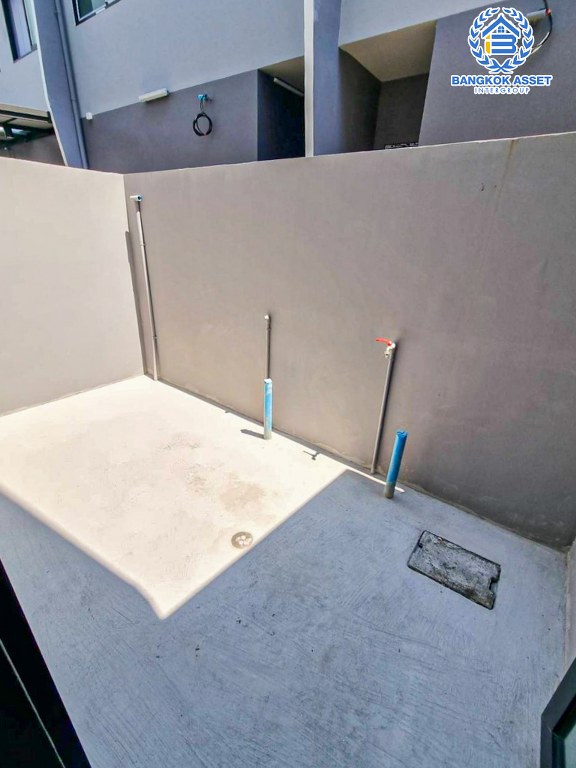 *****ทาวน์เฮ้าส์มือสอง โครงการ ธนานนท์แลนด์ ราชพฤกษ์ เนื้อที่กว้าง 16 ตร.ว. ฟังก์ชัน 2 ห้องนอน 3 ห้องน้ำ 1 ที่จอดรถ ภายในสภาพดีเยี่ยม พร้อมเข้าอยู่ บนทำเลเดินทางสะดวก เชื่อมต่อถนนราชพฤกษ์ ถนนติวานนท์ ถนนรัตนาธิเบศร์ ใกล้รถไฟฟ้าสายสีม่วง "สถานีบางรักน้อยท่าอิฐ" และจุดขึ้นทางด่วน "ศรีรัช"