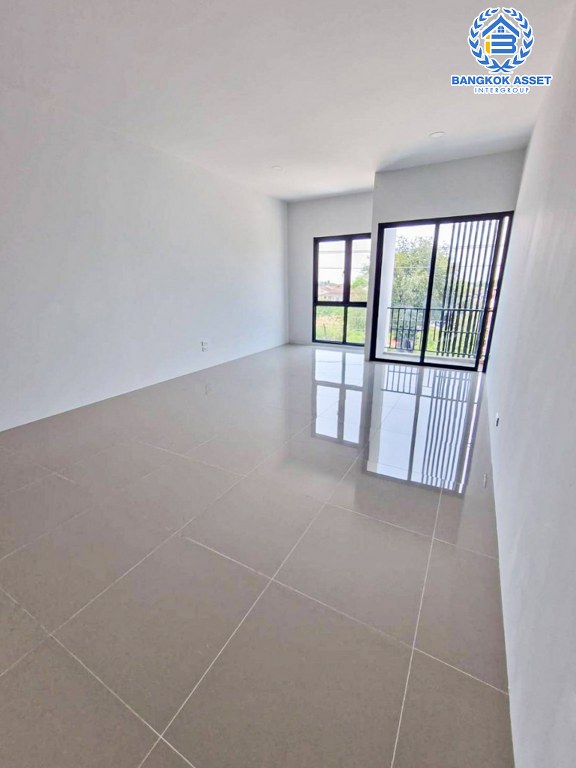 *****ทาวน์เฮ้าส์มือสอง โครงการ ธนานนท์แลนด์ ราชพฤกษ์ เนื้อที่กว้าง 16 ตร.ว. ฟังก์ชัน 2 ห้องนอน 3 ห้องน้ำ 1 ที่จอดรถ ภายในสภาพดีเยี่ยม พร้อมเข้าอยู่ บนทำเลเดินทางสะดวก เชื่อมต่อถนนราชพฤกษ์ ถนนติวานนท์ ถนนรัตนาธิเบศร์ ใกล้รถไฟฟ้าสายสีม่วง "สถานีบางรักน้อยท่าอิฐ" และจุดขึ้นทางด่วน "ศรีรัช"