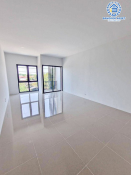 *****ทาวน์เฮ้าส์มือสอง โครงการ ธนานนท์แลนด์ ราชพฤกษ์ เนื้อที่กว้าง 16 ตร.ว. ฟังก์ชัน 2 ห้องนอน 3 ห้องน้ำ 1 ที่จอดรถ ภายในสภาพดีเยี่ยม พร้อมเข้าอยู่ บนทำเลเดินทางสะดวก เชื่อมต่อถนนราชพฤกษ์ ถนนติวานนท์ ถนนรัตนาธิเบศร์ ใกล้รถไฟฟ้าสายสีม่วง "สถานีบางรักน้อยท่าอิฐ" และจุดขึ้นทางด่วน "ศรีรัช"