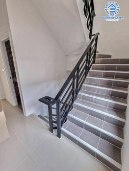 *****ทาวน์เฮ้าส์มือสอง โครงการ ธนานนท์แลนด์ ราชพฤกษ์ เนื้อที่กว้าง 16 ตร.ว. ฟังก์ชัน 2 ห้องนอน 3 ห้องน้ำ 1 ที่จอดรถ ภายในสภาพดีเยี่ยม พร้อมเข้าอยู่ บนทำเลเดินทางสะดวก เชื่อมต่อถนนราชพฤกษ์ ถนนติวานนท์ ถนนรัตนาธิเบศร์ ใกล้รถไฟฟ้าสายสีม่วง "สถานีบางรักน้อยท่าอิฐ" และจุดขึ้นทางด่วน "ศรีรัช"