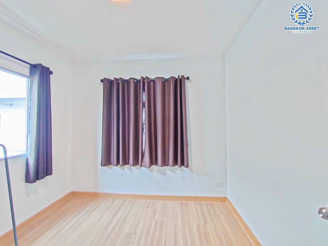 *****ทาวน์เฮ้าส์มือสองสมุทรปราการ โครงการ พฤกษาวิลล์ อ่อนนุช-สุวรรณภูมิ หลังมุม เนื้อที่กว้างเกือบ 27 ตร.ว. ฟังก์ชัน 3 ห้องนอน 2 ห้องน้ำ 1 ที่จอดรถ บ้านพร้อมอยู่ ทำเลใกล้สนามบินสุวรรณภูมิ เชื่อมต่อถนนลาดกระบัง ใกล้รถไฟฟ้าสายแอร์พอร์ตเรล ลิงค์ "สถานีบ้านทับช้าง" และมอเตอร์เวย์ ลาดกระบัง