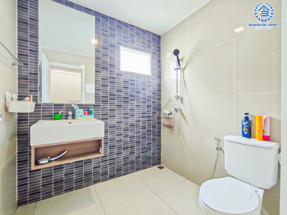 *****ทาวน์เฮ้าส์มือสองสมุทรปราการ โครงการ พฤกษาวิลล์ อ่อนนุช-สุวรรณภูมิ หลังมุม เนื้อที่กว้างเกือบ 27 ตร.ว. ฟังก์ชัน 3 ห้องนอน 2 ห้องน้ำ 1 ที่จอดรถ บ้านพร้อมอยู่ ทำเลใกล้สนามบินสุวรรณภูมิ เชื่อมต่อถนนลาดกระบัง ใกล้รถไฟฟ้าสายแอร์พอร์ตเรล ลิงค์ "สถานีบ้านทับช้าง" และมอเตอร์เวย์ ลาดกระบัง