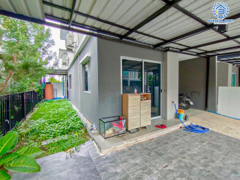 *****ทาวน์เฮ้าส์มือสองสมุทรปราการ โครงการ พฤกษาวิลล์ อ่อนนุช-สุวรรณภูมิ หลังมุม เนื้อที่กว้างเกือบ 27 ตร.ว. ฟังก์ชัน 3 ห้องนอน 2 ห้องน้ำ 1 ที่จอดรถ บ้านพร้อมอยู่ ทำเลใกล้สนามบินสุวรรณภูมิ เชื่อมต่อถนนลาดกระบัง ใกล้รถไฟฟ้าสายแอร์พอร์ตเรล ลิงค์ "สถานีบ้านทับช้าง" และมอเตอร์เวย์ ลาดกระบัง