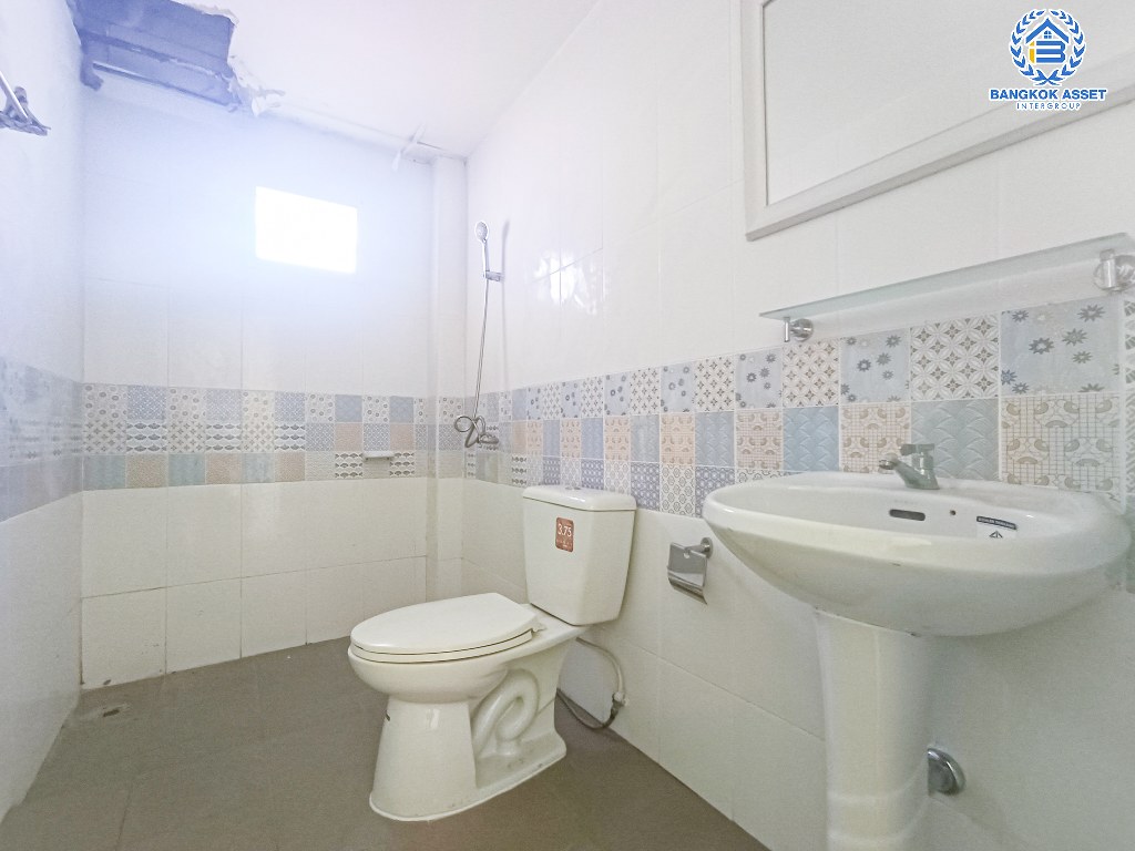 *****ทาวน์เฮ้าส์มือสอง โครงการ ประชาราษฏร์ สาย1 เนื้อที่กว้าง 24.70 ตร.ว. ฟังก์ชัน 4 ห้องนอน 3 ห้องน้ำ 2 ที่จอดรถ บ้านสภาพดี พร้อมอยู่ บนทำเลเดินทางสะดวก เชื่อมต่อถนนกรุงเทพ-นนทบุรี ถนนประชาราษร์สาย1 ถนนวงศ์สว่าง ใกล้รถไฟฟ้าสายสีม่วง "สถานีเตาปูน" และจุดขึ้นทางด่วน "ศรีรัช"