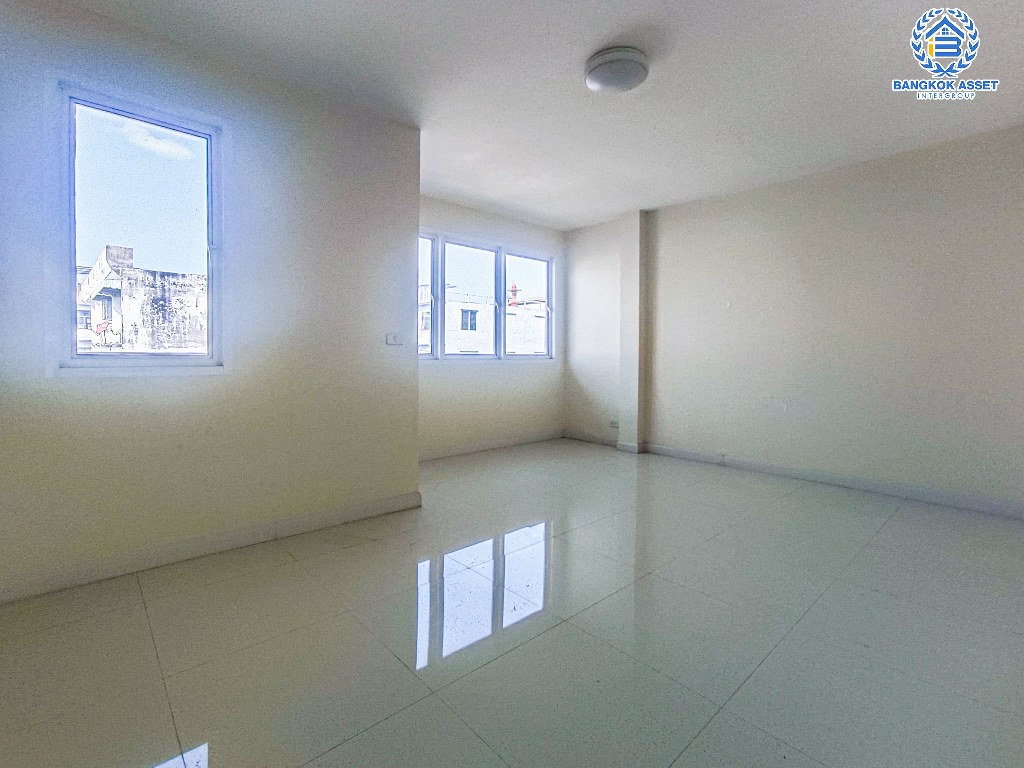 *****ทาวน์เฮ้าส์มือสอง โครงการ ประชาราษฏร์ สาย1 เนื้อที่กว้าง 24.70 ตร.ว. ฟังก์ชัน 4 ห้องนอน 3 ห้องน้ำ 2 ที่จอดรถ บ้านสภาพดี พร้อมอยู่ บนทำเลเดินทางสะดวก เชื่อมต่อถนนกรุงเทพ-นนทบุรี ถนนประชาราษร์สาย1 ถนนวงศ์สว่าง ใกล้รถไฟฟ้าสายสีม่วง "สถานีเตาปูน" และจุดขึ้นทางด่วน "ศรีรัช"