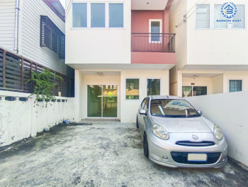 *****ทาวน์เฮ้าส์มือสอง โครงการ ประชาราษฏร์ สาย1 เนื้อที่กว้าง 24.70 ตร.ว. ฟังก์ชัน 4 ห้องนอน 3 ห้องน้ำ 2 ที่จอดรถ บ้านสภาพดี พร้อมอยู่ บนทำเลเดินทางสะดวก เชื่อมต่อถนนกรุงเทพ-นนทบุรี ถนนประชาราษร์สาย1 ถนนวงศ์สว่าง ใกล้รถไฟฟ้าสายสีม่วง "สถานีเตาปูน" และจุดขึ้นทางด่วน "ศรีรัช"