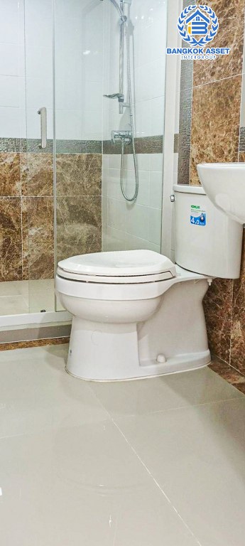 *****บ้านแฝดมือสอง โครงการ โกลเด้น นีโอ สาทร เนื้อที่ 40.60 ตร.ว. ฟังก์ชัน 4 ห้องนอน 4 ห้องน้ำ 2 ที่จอดรถ บ้านสวยพร้อมอยู่ ต่อเติมหลังคาหลังบ้าน บนทำเลเดินทางสะดวก เชื่อมต่อถนนกัลปพฤกษ์ ถนนกาญจนาภิเษก ถนนเอกชัย ใกล้รถไฟฟ้าสายสีเขียว "สถานีวุฒกาศ" และจุดขึ้นทางด่วน "ศรีรัช"