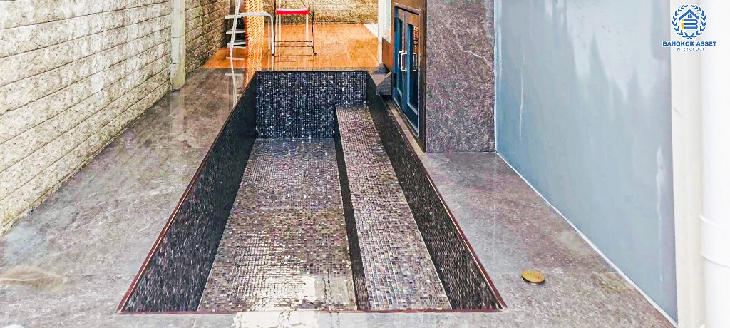 *****บ้านแฝดมือสอง โครงการ โกลเด้น นีโอ สาทร เนื้อที่ 40.60 ตร.ว. ฟังก์ชัน 4 ห้องนอน 4 ห้องน้ำ 2 ที่จอดรถ บ้านสวยพร้อมอยู่ ต่อเติมหลังคาหลังบ้าน บนทำเลเดินทางสะดวก เชื่อมต่อถนนกัลปพฤกษ์ ถนนกาญจนาภิเษก ถนนเอกชัย ใกล้รถไฟฟ้าสายสีเขียว "สถานีวุฒกาศ" และจุดขึ้นทางด่วน "ศรีรัช"