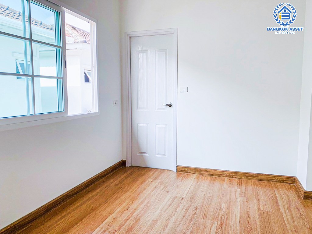 *****บ้านแฝดมือสอง โครงการ โกลเด้น นีโอ สาทร เนื้อที่ 40.60 ตร.ว. ฟังก์ชัน 4 ห้องนอน 4 ห้องน้ำ 2 ที่จอดรถ บ้านสวยพร้อมอยู่ ต่อเติมหลังคาหลังบ้าน บนทำเลเดินทางสะดวก เชื่อมต่อถนนกัลปพฤกษ์ ถนนกาญจนาภิเษก ถนนเอกชัย ใกล้รถไฟฟ้าสายสีเขียว "สถานีวุฒกาศ" และจุดขึ้นทางด่วน "ศรีรัช"