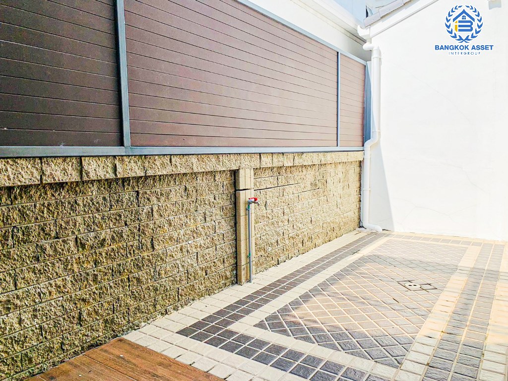 *****บ้านแฝดมือสอง โครงการ โกลเด้น นีโอ สาทร เนื้อที่ 40.60 ตร.ว. ฟังก์ชัน 4 ห้องนอน 4 ห้องน้ำ 2 ที่จอดรถ บ้านสวยพร้อมอยู่ ต่อเติมหลังคาหลังบ้าน บนทำเลเดินทางสะดวก เชื่อมต่อถนนกัลปพฤกษ์ ถนนกาญจนาภิเษก ถนนเอกชัย ใกล้รถไฟฟ้าสายสีเขียว "สถานีวุฒกาศ" และจุดขึ้นทางด่วน "ศรีรัช"