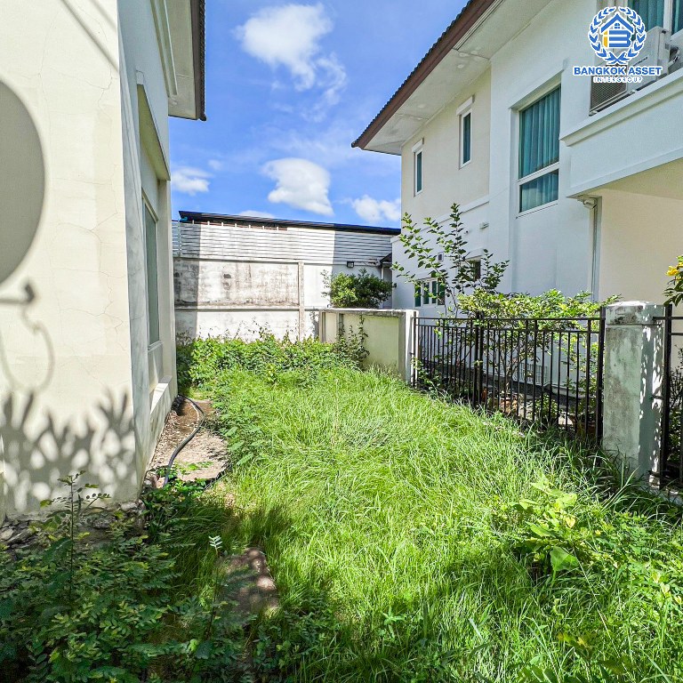 *****บ้านเดี่ยวมือสอง โครงการ เดอะเซนโทร รามอินทรา เนื้อที่กว้าง 55.60 ตร.ว. ฟังก์ชัน 3 ห้องนอน 3 ห้องน้ำ 2 ที่จอดรถ บ้านพร้อมอยู่ สภาพดีมาก ใกล้แหล่งอำนวยความสะดวก เชื่อมต่อถนนปัญญาอินทรา ถนนสุขาภิบาล5 ถนนคู้บอน ใกล้รถไฟฟ้าสายสีชมพู "สถานีรามอินทรา" และจุดขึ้นทางด่วน "วงแหวนกาญจนาภิเษก"