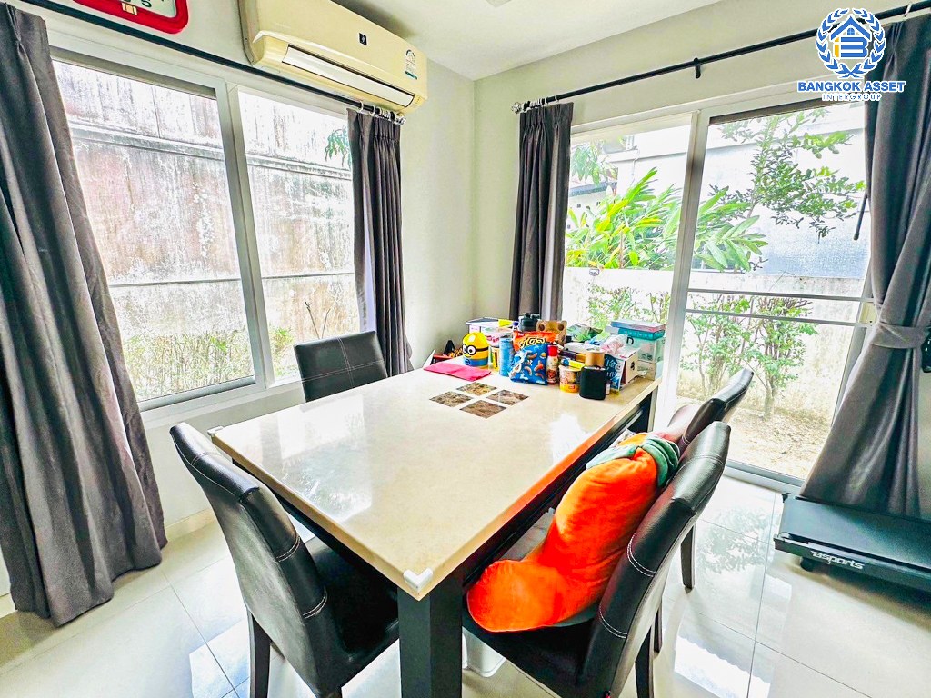 *****บ้านเดี่ยวมือสอง โครงการ ชัยพฤกษ์ ปิ่นเกล้า-กาญจนาฯ เนื้อที่ 50 ตร.ว. ฟังก์ชัน 3 ห้องนอน 3 ห้องน้ำ 2 ที่จอดรถ ภายในบ้านสภาพดีเยี่ยม โครงการบนทำเลเดินทางเข้า-ออกในเมืองสะดวก เชื่อมต่อถนนกาญจนาภิเษก ถนนรัตนาธิเบศร์ ถนนนครอินทร์ ใกล้รถไฟฟ้าสายสีม่วง "สถานีตลาดบางใหญ่" และจุดขึ้นทางด่วน "ศรีรัช"