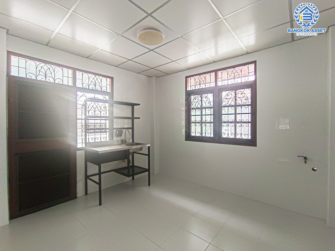 *****บ้านเดี่ยวมือสองกรุงเทพมหานคร หมู่บ้าน ป.ผาสุก พุทธมณฑล สาย2 เนื้อที่กว้างมากถึง 117 ตร.ว. ฟังก์ชัน 4 ห้องนอน 3 ห้องน้ำ 6 ที่จอดรถ บ้านเนื้อที่เยอะ บนทำเลแห่งการเดินทาง เชื่อมต่อถนนกาญจนาภิเษก, ถนนบรมราชชนนี ใกล้จุดขึ้นทางด่วน "ศรีรัช" จองเลย!