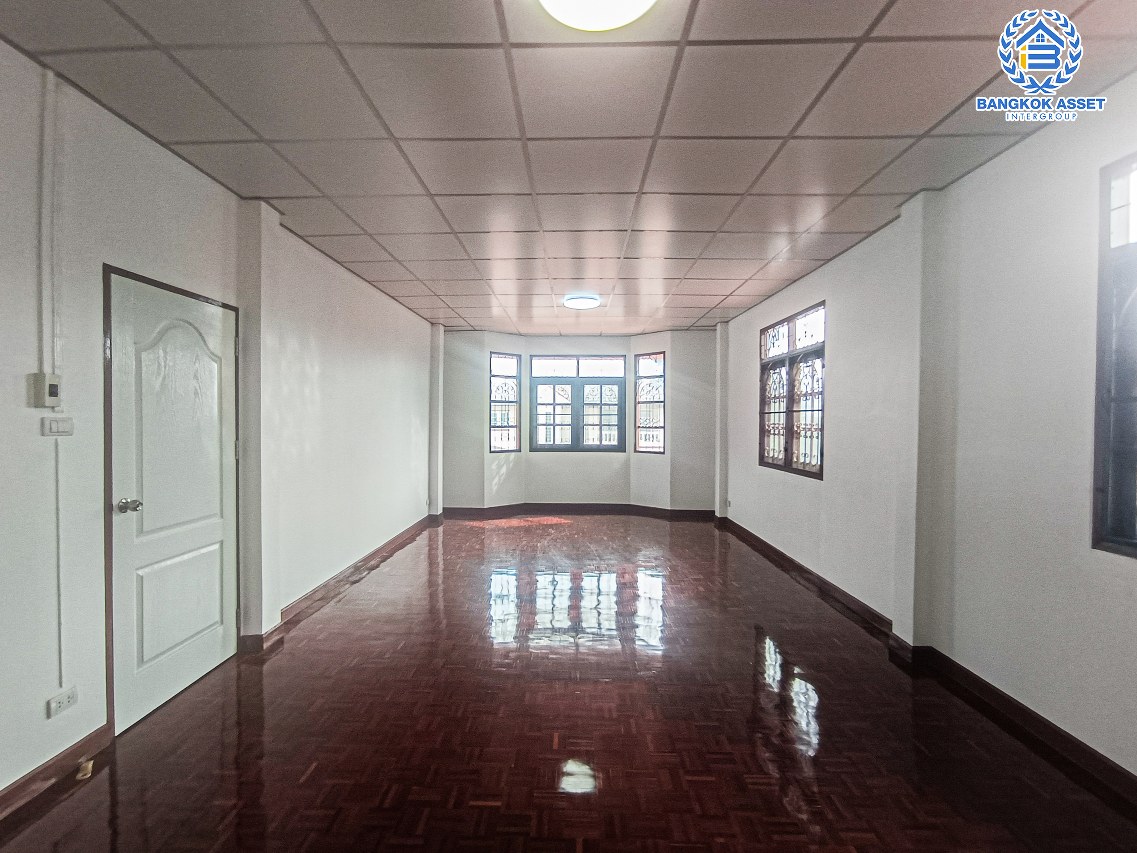 *****บ้านเดี่ยวมือสองกรุงเทพมหานคร หมู่บ้าน ป.ผาสุก พุทธมณฑล สาย2 เนื้อที่กว้างมากถึง 117 ตร.ว. ฟังก์ชัน 4 ห้องนอน 3 ห้องน้ำ 6 ที่จอดรถ บ้านเนื้อที่เยอะ บนทำเลแห่งการเดินทาง เชื่อมต่อถนนกาญจนาภิเษก, ถนนบรมราชชนนี ใกล้จุดขึ้นทางด่วน "ศรีรัช" จองเลย!