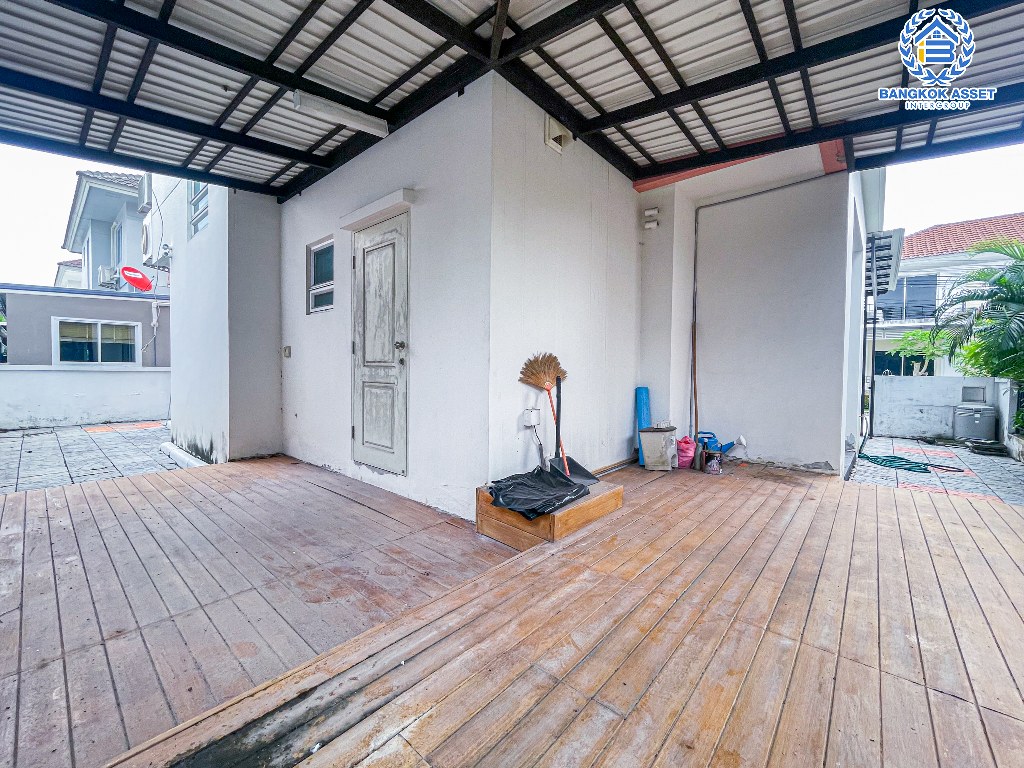 *****บ้านเดี่ยวมือสอง โครงการ ไลฟ์บางกอกบูเลอวาร์ด ราชพฤกษ์-รัตนาธิเบศร์ เนื้อที่กว้าง 50.30 ตร.ว. ฟังก์ชัน 3 ห้องนอน 3 ห้องน้ำ 2 ที่จอดรถ บ้านสภาพดีเยี่ยม บนทำเลเดินทางสะดวก เชื่อมต่อถนนชัยพฤกษ์ ถนนราชพฤกษ์ ถนนรัตนาธิเบศร์ ใกล้รถไฟฟ้าสายสีม่วง "สถานีบางรักน้อยท่าอิฐ" และจุดขึ้นทางด่วน "ศรีรัช"