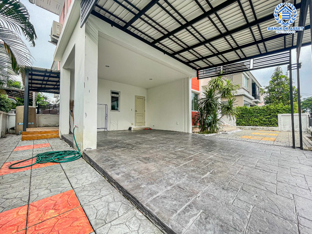 *****บ้านเดี่ยวมือสอง โครงการ ไลฟ์บางกอกบูเลอวาร์ด ราชพฤกษ์-รัตนาธิเบศร์ เนื้อที่กว้าง 50.30 ตร.ว. ฟังก์ชัน 3 ห้องนอน 3 ห้องน้ำ 2 ที่จอดรถ บ้านสภาพดีเยี่ยม บนทำเลเดินทางสะดวก เชื่อมต่อถนนชัยพฤกษ์ ถนนราชพฤกษ์ ถนนรัตนาธิเบศร์ ใกล้รถไฟฟ้าสายสีม่วง "สถานีบางรักน้อยท่าอิฐ" และจุดขึ้นทางด่วน "ศรีรัช"