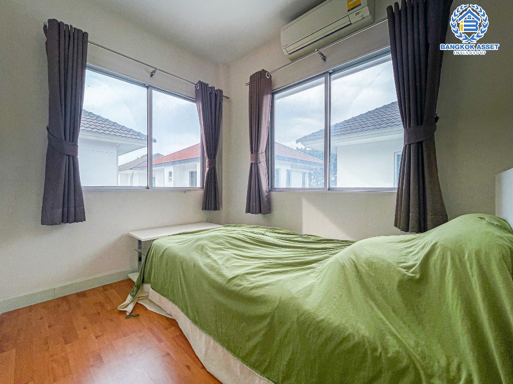 *****บ้านเดี่ยวมือสอง โครงการ ไลฟ์บางกอกบูเลอวาร์ด ราชพฤกษ์-รัตนาธิเบศร์ เนื้อที่กว้าง 50.30 ตร.ว. ฟังก์ชัน 3 ห้องนอน 3 ห้องน้ำ 2 ที่จอดรถ บ้านสภาพดีเยี่ยม บนทำเลเดินทางสะดวก เชื่อมต่อถนนชัยพฤกษ์ ถนนราชพฤกษ์ ถนนรัตนาธิเบศร์ ใกล้รถไฟฟ้าสายสีม่วง "สถานีบางรักน้อยท่าอิฐ" และจุดขึ้นทางด่วน "ศรีรัช"