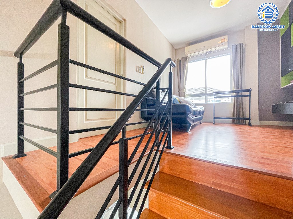 *****บ้านเดี่ยวมือสอง โครงการ ไลฟ์บางกอกบูเลอวาร์ด ราชพฤกษ์-รัตนาธิเบศร์ เนื้อที่กว้าง 50.30 ตร.ว. ฟังก์ชัน 3 ห้องนอน 3 ห้องน้ำ 2 ที่จอดรถ บ้านสภาพดีเยี่ยม บนทำเลเดินทางสะดวก เชื่อมต่อถนนชัยพฤกษ์ ถนนราชพฤกษ์ ถนนรัตนาธิเบศร์ ใกล้รถไฟฟ้าสายสีม่วง "สถานีบางรักน้อยท่าอิฐ" และจุดขึ้นทางด่วน "ศรีรัช"