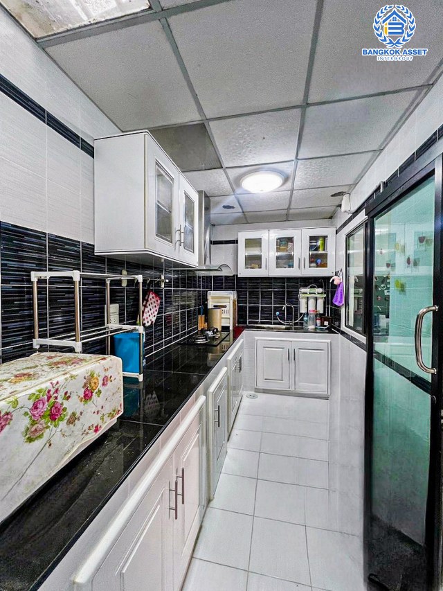 *****ทาวน์เฮ้าส์มือสองนนทบุรี โครงการ พฤกษาวิลล์65/1 ศรีสมาน เนื้อที่ 17.5 ตร.ว. ฟังก์ชัน 3 ห้องนอน 2 ห้องน้ำ 1 ที่จอดรถ บ้านสภาพภายในดี บนทำเลเดินทางสะดวก เชื่อมต่อถนนศรีสมาน, ถนนติวานนท์ ใกล้รถไฟฟ้าสายสีชมพู "สถานีเมืองทองธานี" และทางด่วน "บางปะอิน-ปากเกร็ด"