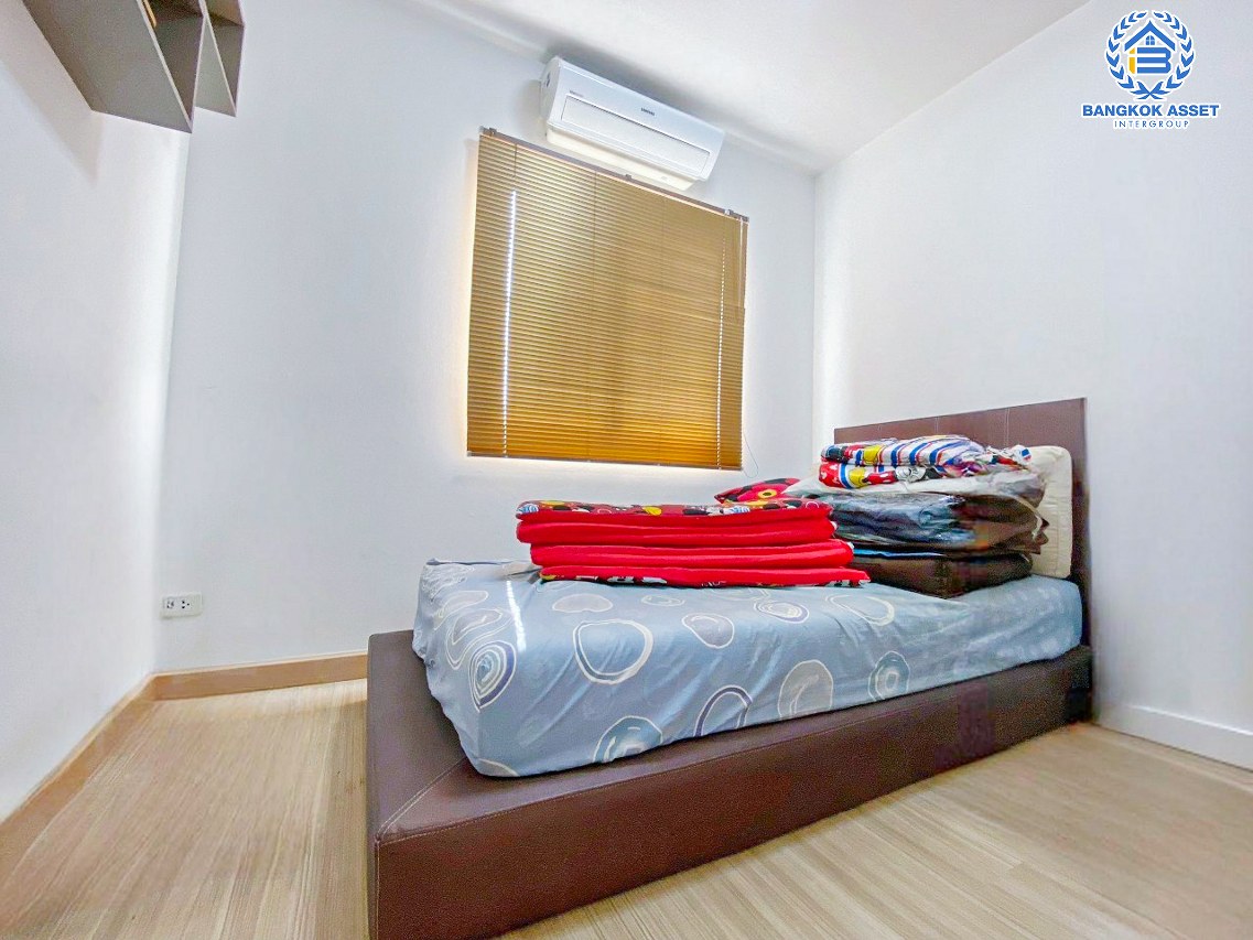 *****ทาวน์เฮ้าส์มือสองนนทบุรี โครงการ พฤกษาวิลล์65/1 ศรีสมาน เนื้อที่ 17.5 ตร.ว. ฟังก์ชัน 3 ห้องนอน 2 ห้องน้ำ 1 ที่จอดรถ บ้านสภาพภายในดี บนทำเลเดินทางสะดวก เชื่อมต่อถนนศรีสมาน, ถนนติวานนท์ ใกล้รถไฟฟ้าสายสีชมพู "สถานีเมืองทองธานี" และทางด่วน "บางปะอิน-ปากเกร็ด"