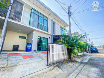 *****ทาวน์เฮ้าส์มือสองนนทบุรี โครงการ พฤกษาวิลล์65/1 ศรีสมาน เนื้อที่ 17.5 ตร.ว. ฟังก์ชัน 3 ห้องนอน 2 ห้องน้ำ 1 ที่จอดรถ บ้านสภาพภายในดี บนทำเลเดินทางสะดวก เชื่อมต่อถนนศรีสมาน, ถนนติวานนท์ ใกล้รถไฟฟ้าสายสีชมพู "สถานีเมืองทองธานี" และทางด่วน "บางปะอิน-ปากเกร็ด"