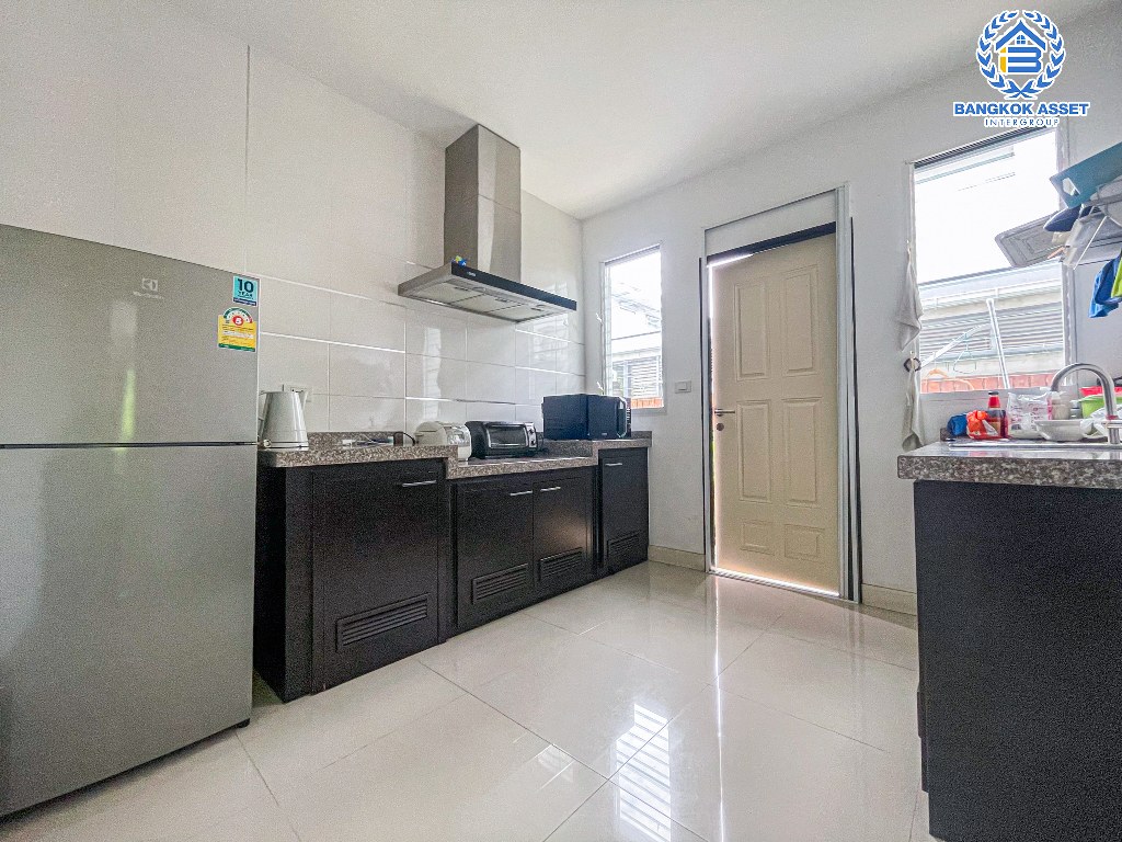 *****บ้านเดี่ยวมือสอง โครงการ ฮาบิเทีย ไลน์ พุทธมณฑลสาย2 หลังมุม เนื้อที่กว้าง 113.60 ตร.ว. ฟังก์ชัน 4 ห้องนอน 3 ห้องน้ำ 3 ที่จอดรถ บ้านสภาพดีเยี่ยม บนพื้นที่กว้างขวาง โครงการตั้งบนทำเลเดินทางสะดวก เชื่อมต่อถนนสิรินธร ถนนกาญจนาภิเษก ถนนเพชรเกษม