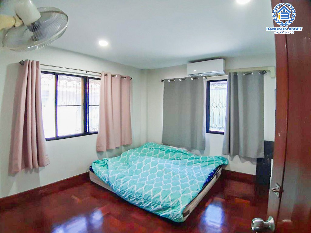 *****บ้านเดี่ยวมือสอง โครงการ หงษ์ลดา ซอยวัดลำโพ2 กาญจนาภิเษก เนื้อที่กว้าง 58 ตร.ว. ฟังก์ชัน 3 ห้องนอน 2 ห้องน้ำ 2 ที่จอดรถ ต่อเติมครัวพร้อมใช้งาน โครงการตั้งบนทำเลเดินทางสะดวก เชื่อมต่อถนนชัยพฤกษ์ ถนนกาญจนาภิเษก ถนนสะพานนนทบุรี-บางบัวทอง  ใกล้รถไฟฟ้าสายสีม่วง "สถานีคลองบางไผ่"