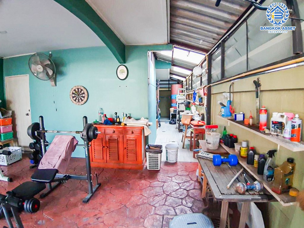 *****บ้านเดี่ยวมือสอง โครงการ หงษ์ลดา ซอยวัดลำโพ2 กาญจนาภิเษก เนื้อที่กว้าง 58 ตร.ว. ฟังก์ชัน 3 ห้องนอน 2 ห้องน้ำ 2 ที่จอดรถ ต่อเติมครัวพร้อมใช้งาน โครงการตั้งบนทำเลเดินทางสะดวก เชื่อมต่อถนนชัยพฤกษ์ ถนนกาญจนาภิเษก ถนนสะพานนนทบุรี-บางบัวทอง  ใกล้รถไฟฟ้าสายสีม่วง "สถานีคลองบางไผ่"