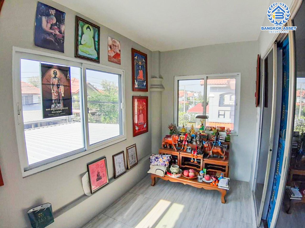 *****บ้านเดี่ยวมือสอง โครงการ หงษ์ลดา ซอยวัดลำโพ2 กาญจนาภิเษก เนื้อที่กว้าง 58 ตร.ว. ฟังก์ชัน 3 ห้องนอน 2 ห้องน้ำ 2 ที่จอดรถ ต่อเติมครัวพร้อมใช้งาน โครงการตั้งบนทำเลเดินทางสะดวก เชื่อมต่อถนนชัยพฤกษ์ ถนนกาญจนาภิเษก ถนนสะพานนนทบุรี-บางบัวทอง  ใกล้รถไฟฟ้าสายสีม่วง "สถานีคลองบางไผ่"