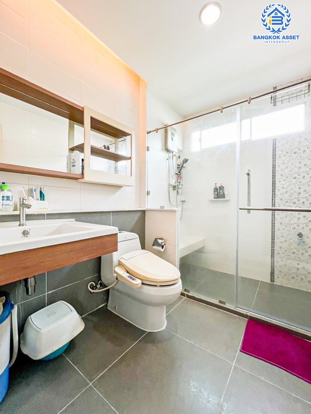 *****บ้านเดี่ยวมือสองนครปฐม โครงการ นันทวัน อุทยาน-อักษะ คุณภาพระดับ L&H เนื้อที่กว้างขวางถึง 68.6 ตร.ว. ฟังก์ชัน 4 ห้องนอน 3 ห้องน้ำ 2 ที่จอดรถ บ้านตกแต่งพร้อมอยู่ บนทำเลดี เชื่อมต่อถนนอุทยาน, ถนนบรมราชชนนี, ถนนพุทธมณฑลสาย 4 และสาย 3 ในราคาดี!