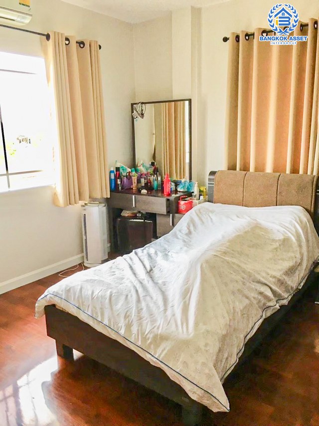 *****บ้านเดี่ยวมือสองนครปฐม โครงการ นันทวัน อุทยาน-อักษะ คุณภาพระดับ L&H เนื้อที่กว้างขวางถึง 68.6 ตร.ว. ฟังก์ชัน 4 ห้องนอน 3 ห้องน้ำ 2 ที่จอดรถ บ้านตกแต่งพร้อมอยู่ บนทำเลดี เชื่อมต่อถนนอุทยาน, ถนนบรมราชชนนี, ถนนพุทธมณฑลสาย 4 และสาย 3 ในราคาดี!